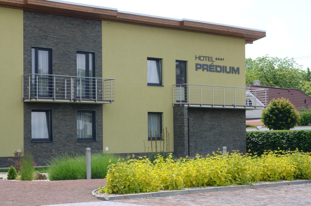 Hotel Predium Vrable Екстер'єр фото