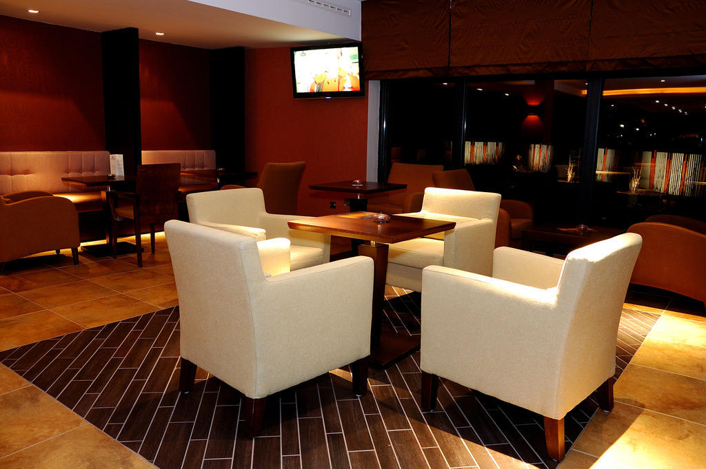 Hotel Predium Vrable Екстер'єр фото